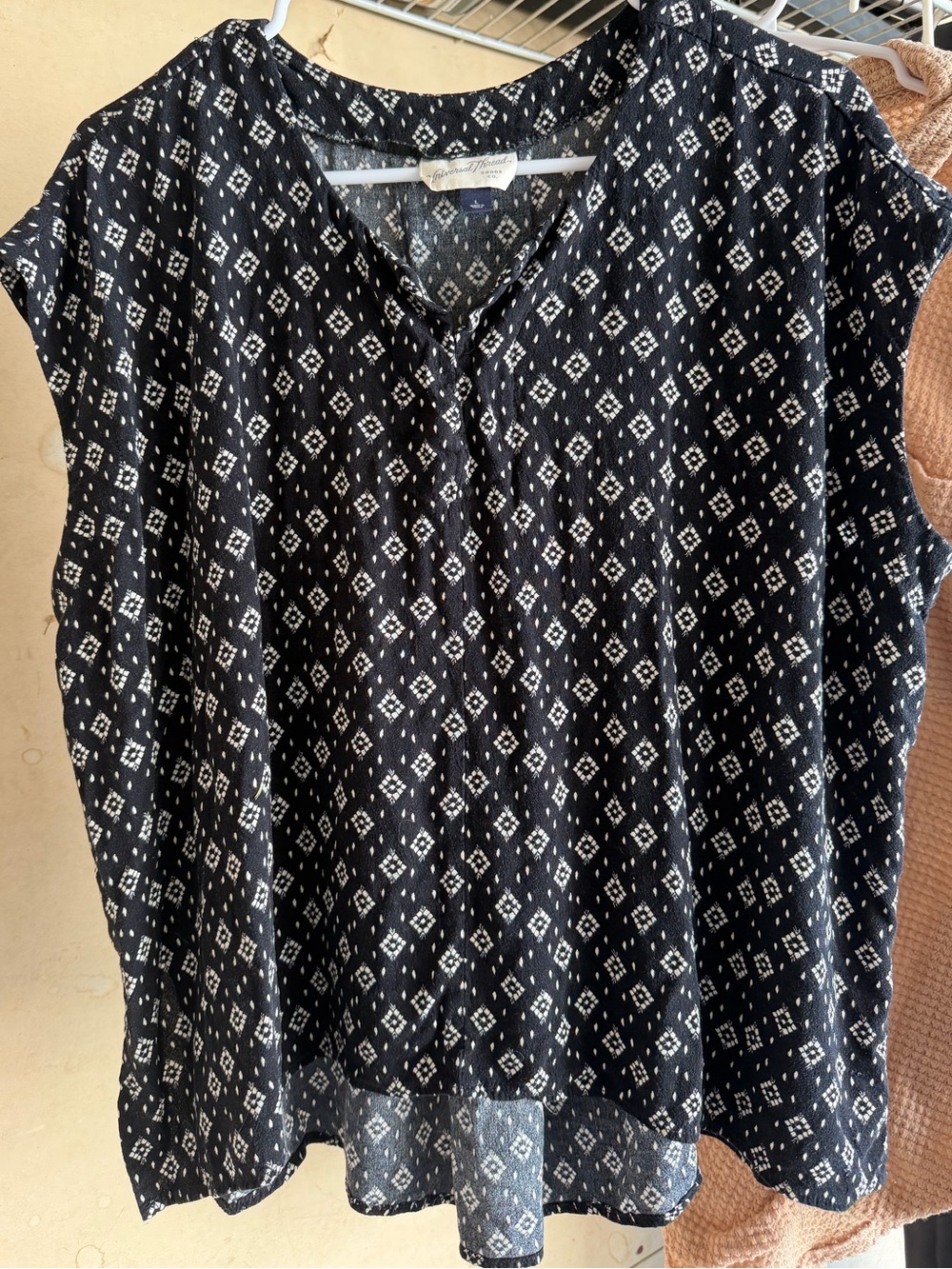 Universal Thread Black Top with White Diamond Print